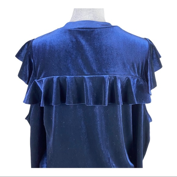 NWT. Romeo & Juliet Couture Navy Blouse. Size M. - Picture 7 of 13